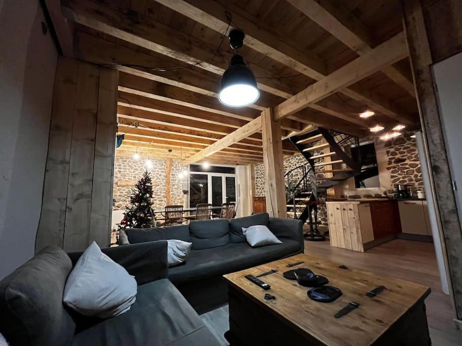 Вілла La Grange De La Gratade Rochefort-Montagne Екстер'єр фото