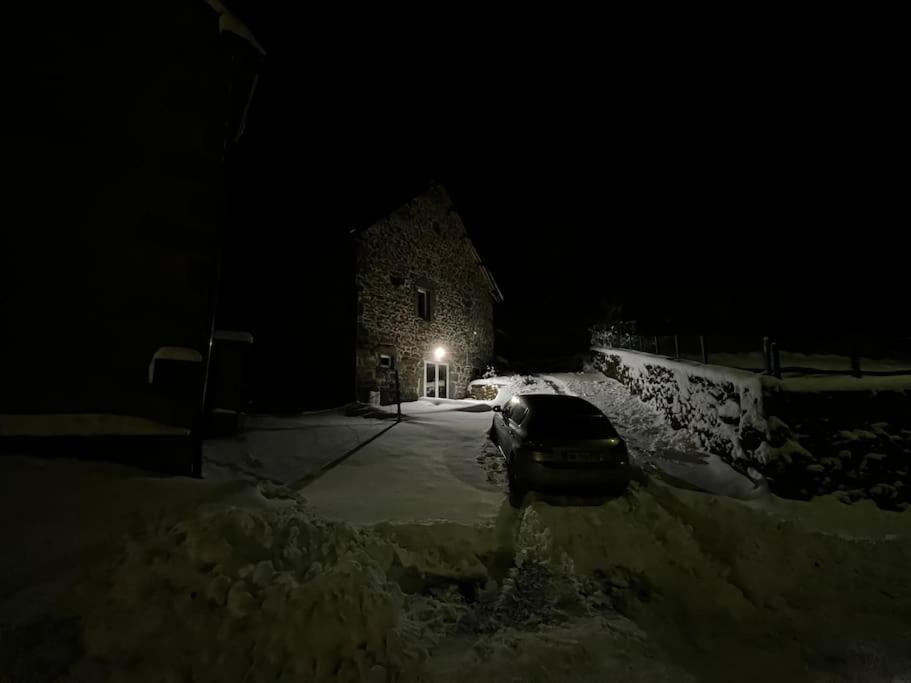 Вілла La Grange De La Gratade Rochefort-Montagne Екстер'єр фото